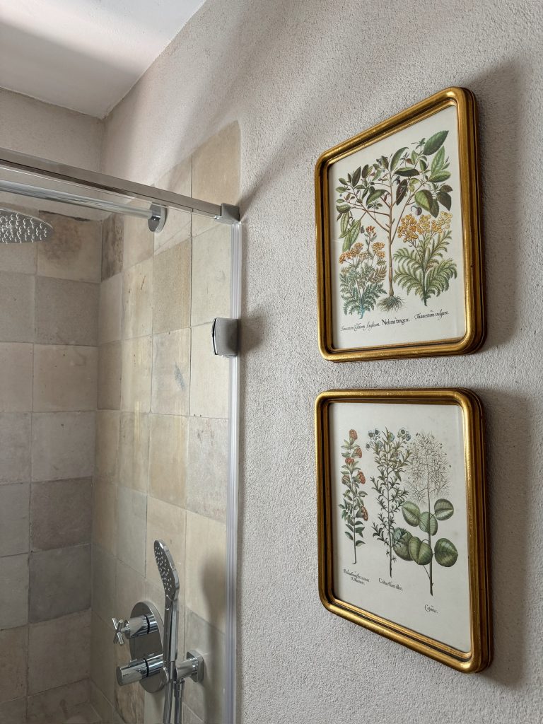 Ducha del apartamento estándar