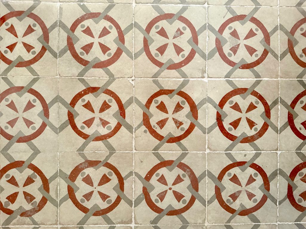 Baldosas hidráulicas originales de la finca