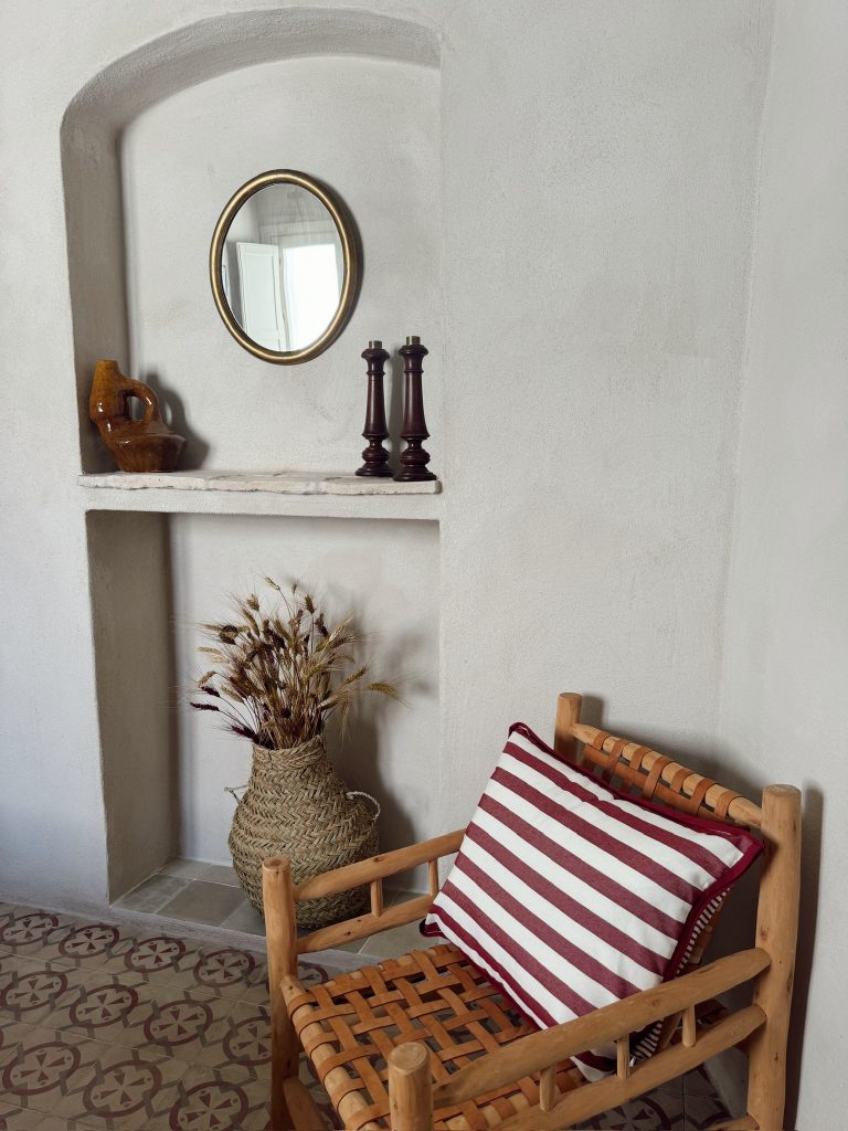 Detalle asiento del dormitorio con camas individuales del apartamento superior