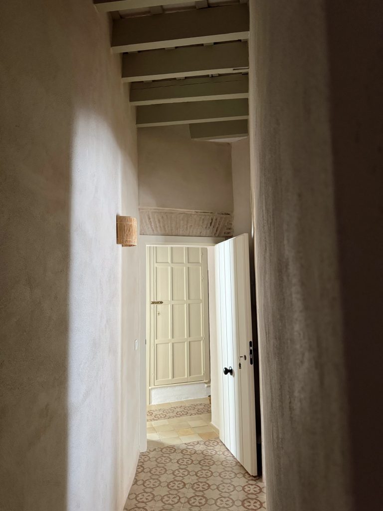 Entrada del apartamento superior